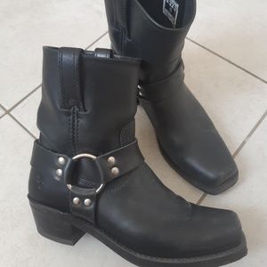 FRYE Harness 8r Boots